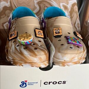 CROCS adult men’s7/woman's9 Tan and Blue NIB NWT Cinnamon Toast Crunch Slippers